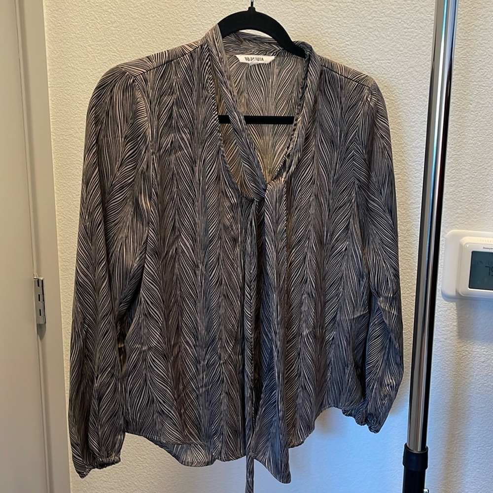 BB Dakota Print Top with Tie | XS